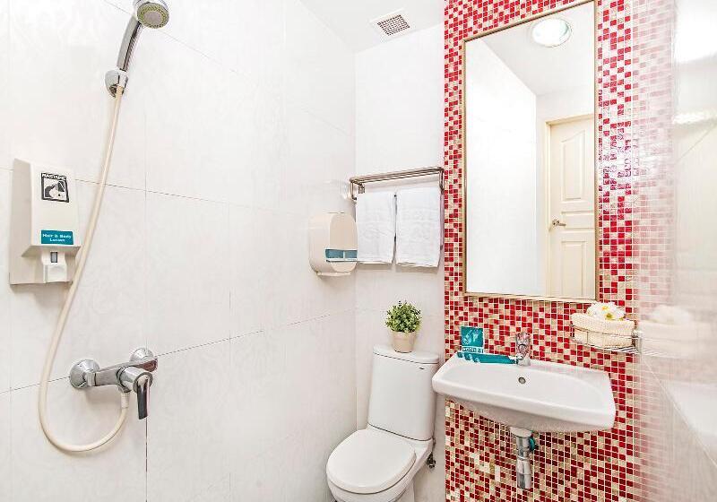 Standard Room, 81 Kovan