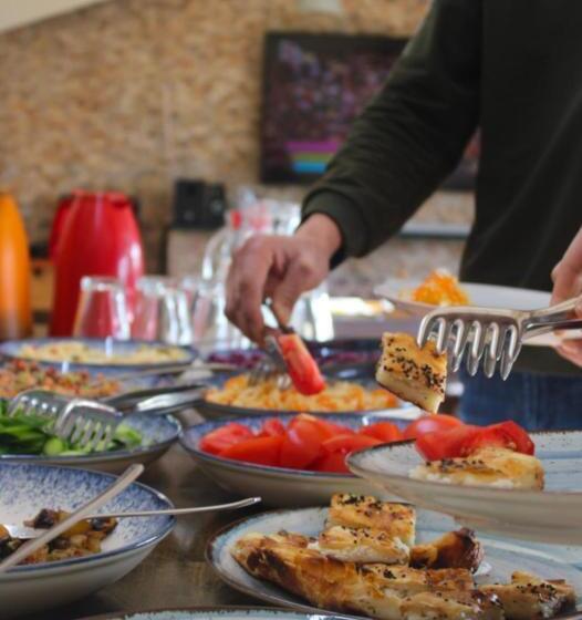 تختخواب در اتاق مشترک, Agora Guesthouse