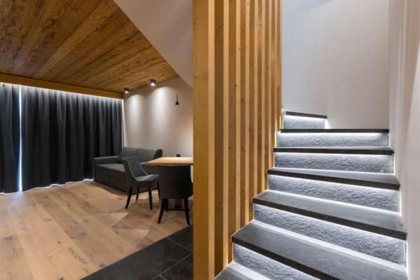 جناح, Arnica Mountain