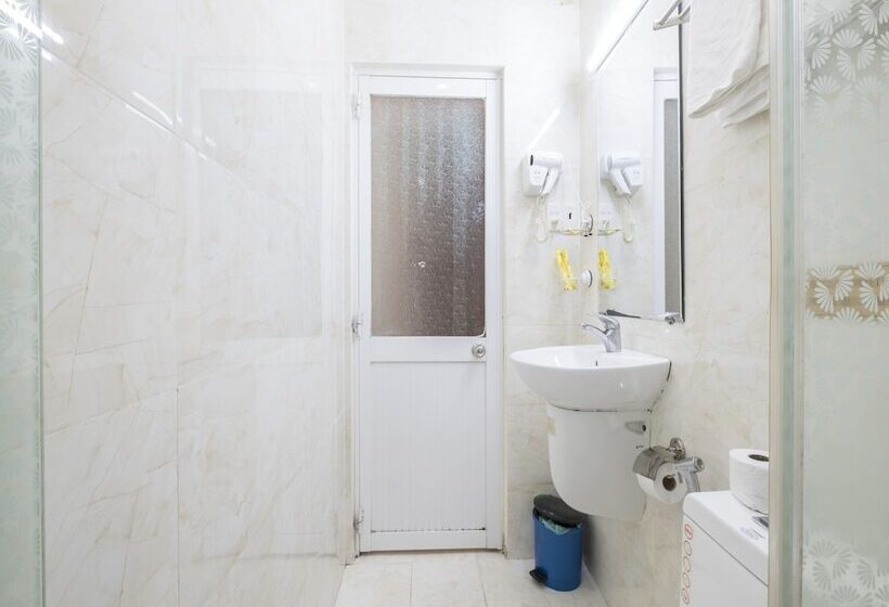 اتاق لوکس, Blue River