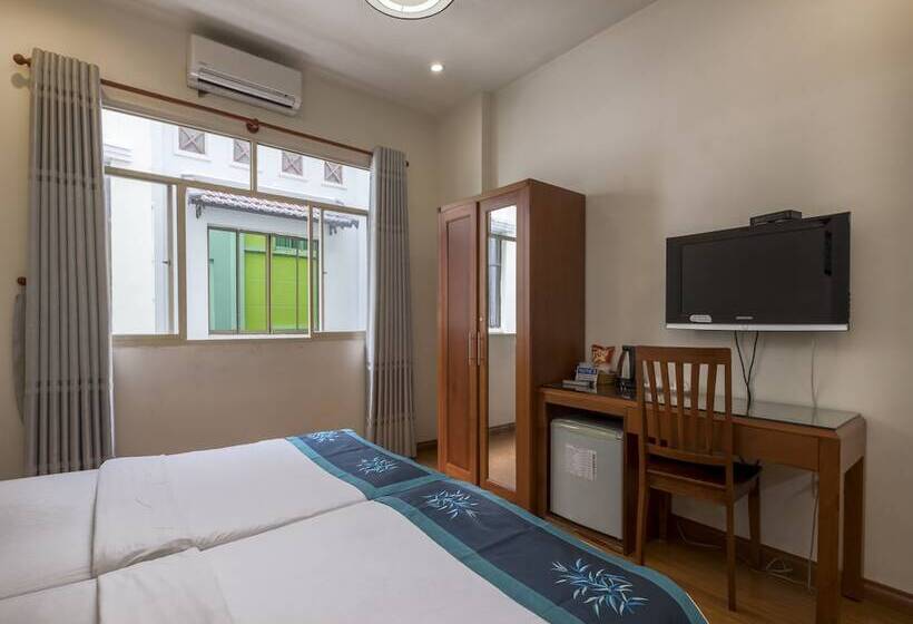 اتاق لوکس, Blue River