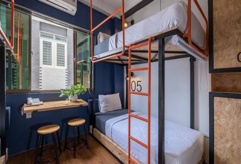 تختخواب در اتاق مشترک, Blue River