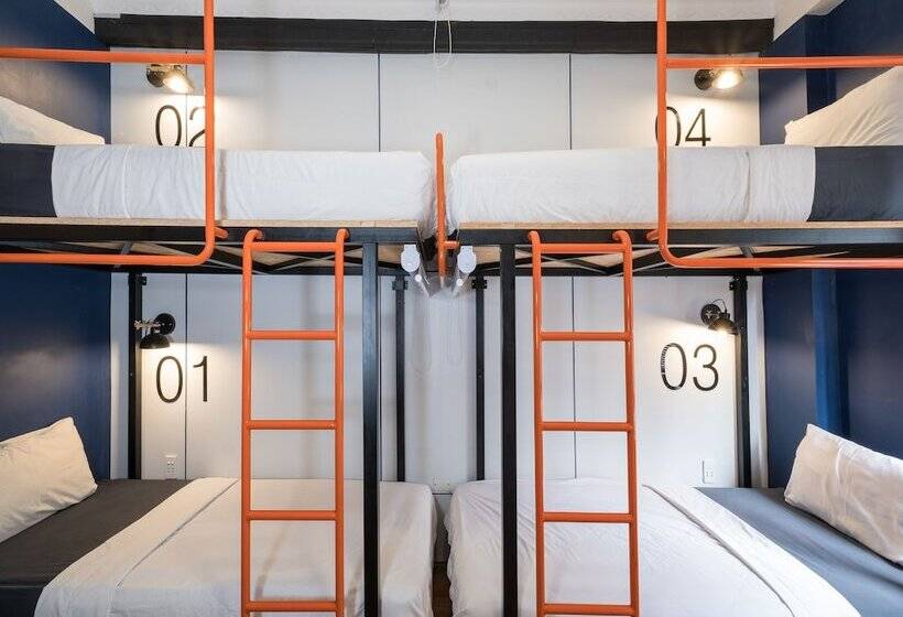 تختخواب در اتاق مشترک, Blue River