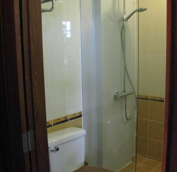 침실 2개 스위트, Chanthapanya