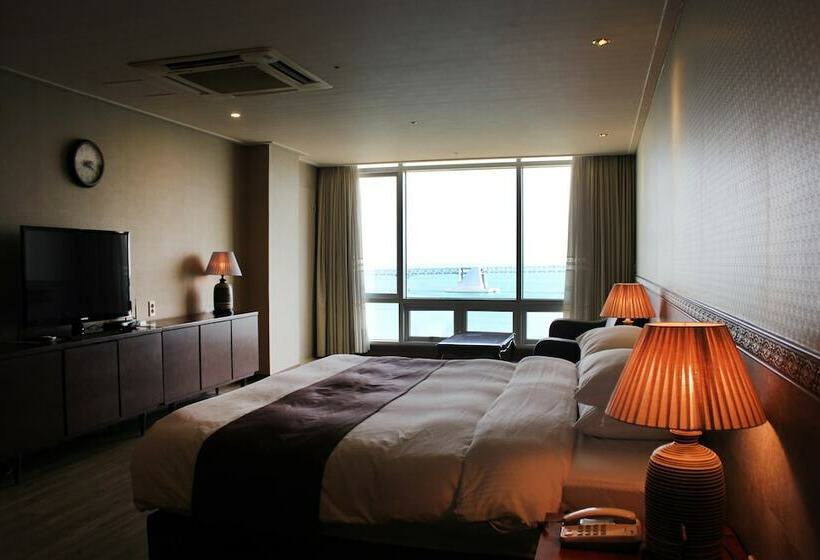 اتاق لوکس با چشمانداز دریا, Homers