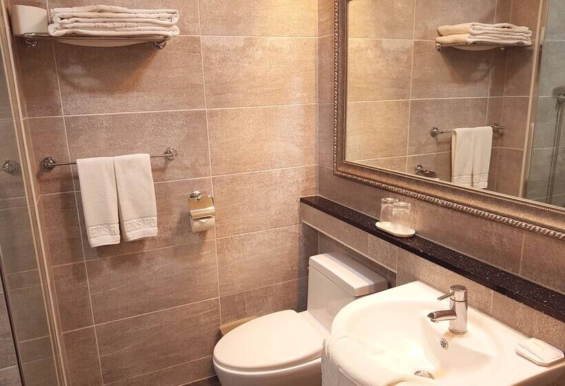 اتاق لوکس با چشمانداز دریا, Homers