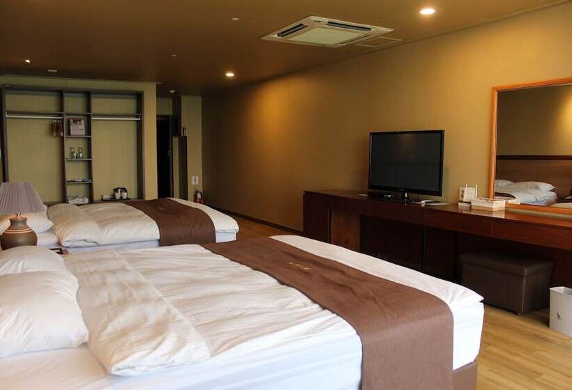 اتاق لوکس با چشمانداز دریا, Homers