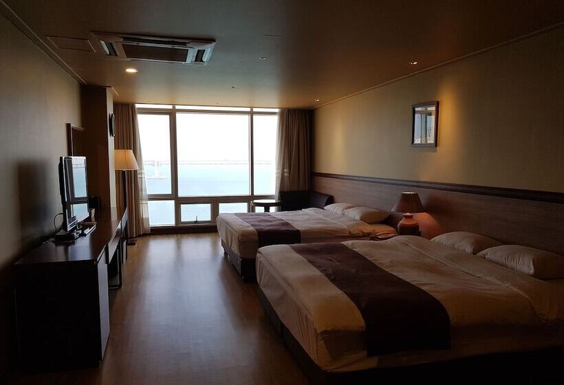 اتاق لوکس با چشمانداز دریا, Homers