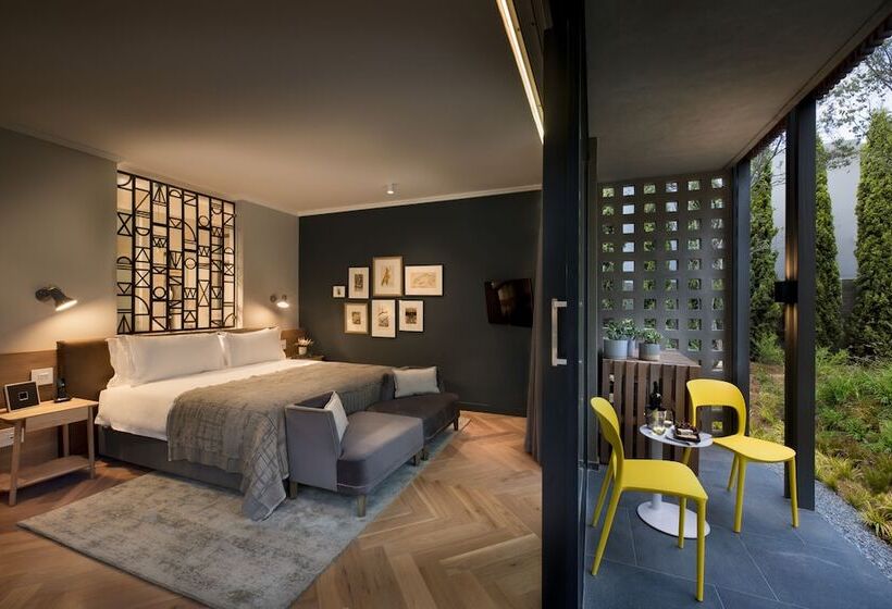 اتاق لوکس, The Peech