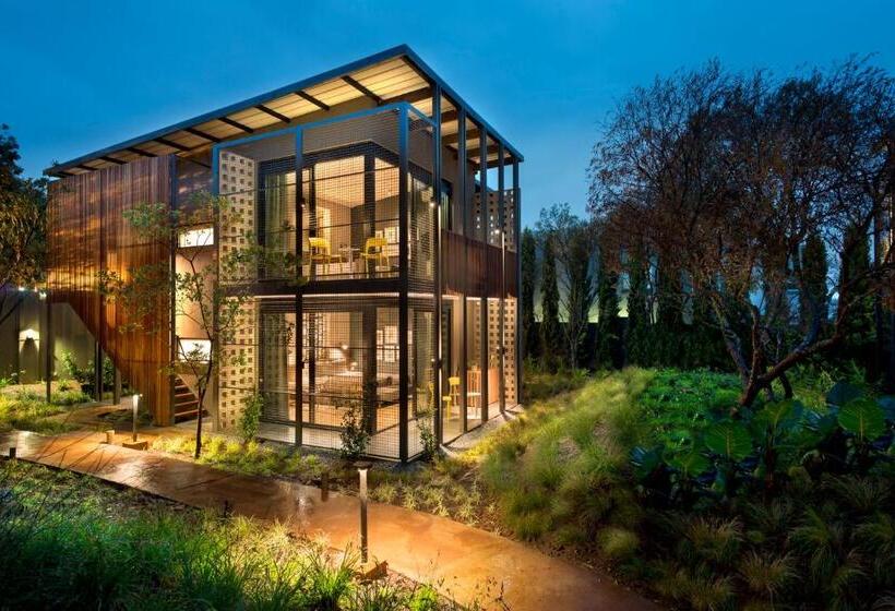 اتاق لوکس, The Peech