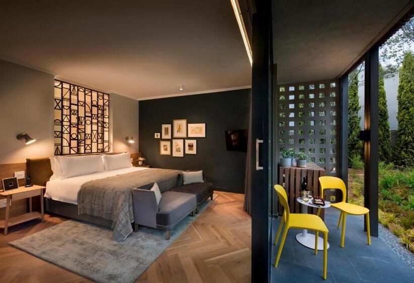 اتاق لوکس, The Peech