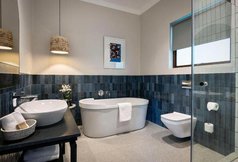 اتاق استاندارد, The Peech