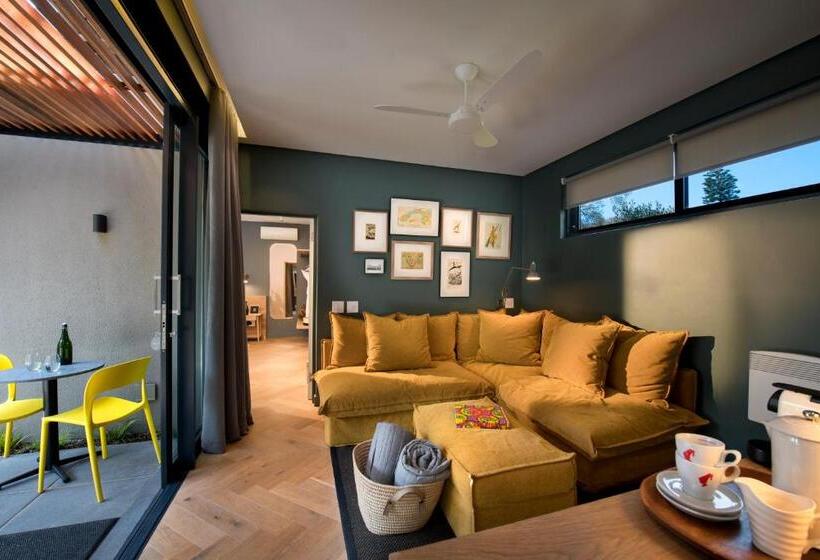 ویلای لوکس 1 خوابه, The Peech