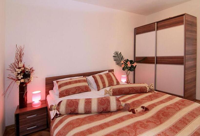 Camera Standard, Villa Forever