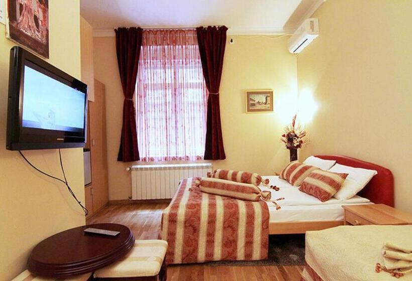 Camera Standard, Villa Forever