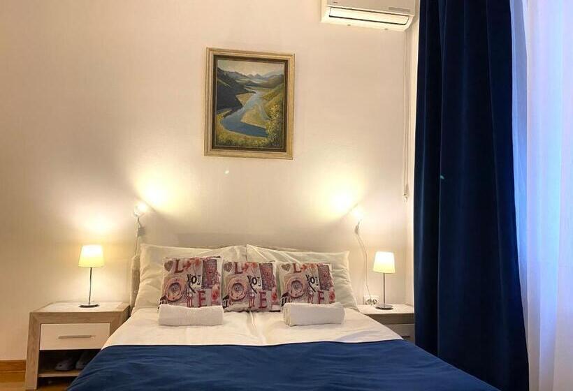 Camera Standard, Villa Forever