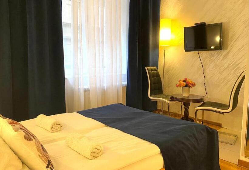 Camera Tripla Standard, Villa Forever