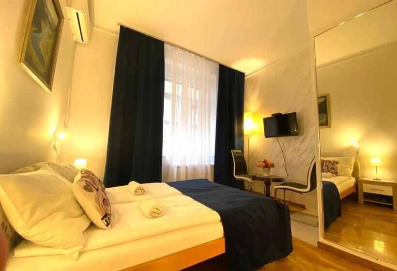 Camera Tripla Standard, Villa Forever