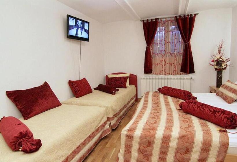 Camera Quadrupla Standard, Villa Forever