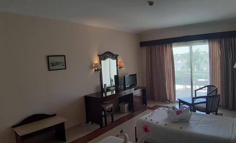 اتاق لوکس, Royal Brayka Beach Resort