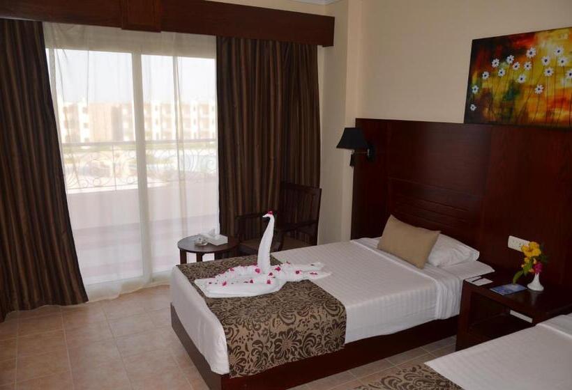 اتاق لوکس سه تخته, Royal Brayka Beach Resort