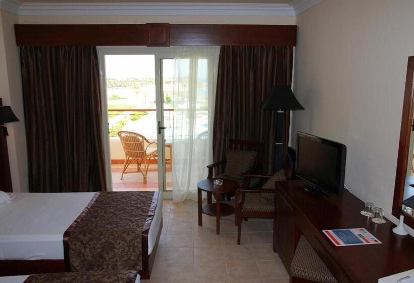 اتاق لوکس سه تخته, Royal Brayka Beach Resort