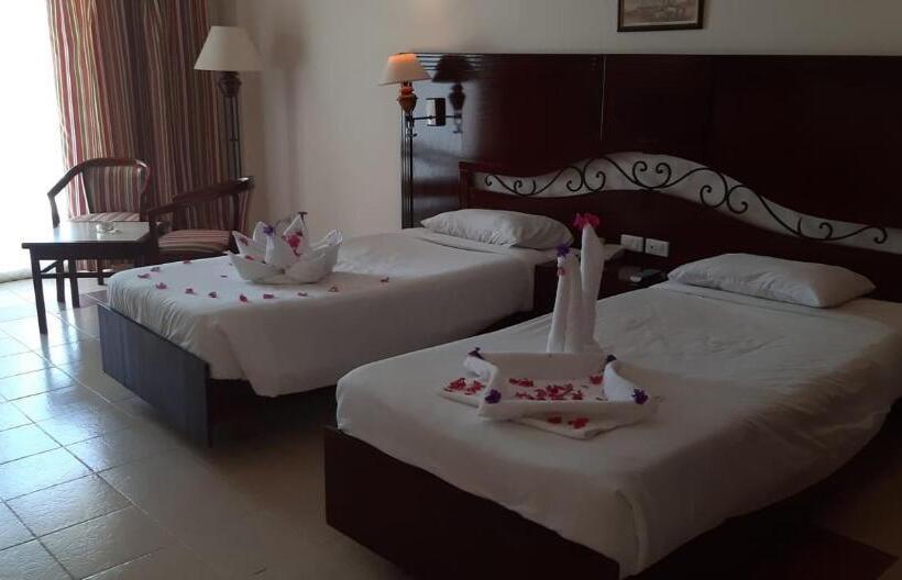 اتاق لوکس سه تخته, Royal Brayka Beach Resort