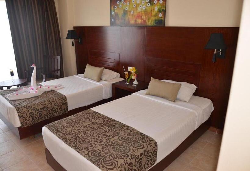 اتاق لوکس سه تخته, Royal Brayka Beach Resort