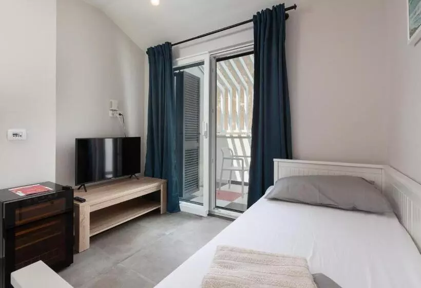Deluxe-huone Parveke, Subtub Hostel Makarska