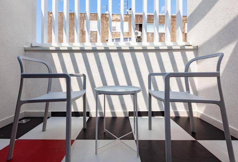 غرفة ديلوكس مزودة بشرفة, Subtub Hostel Makarska