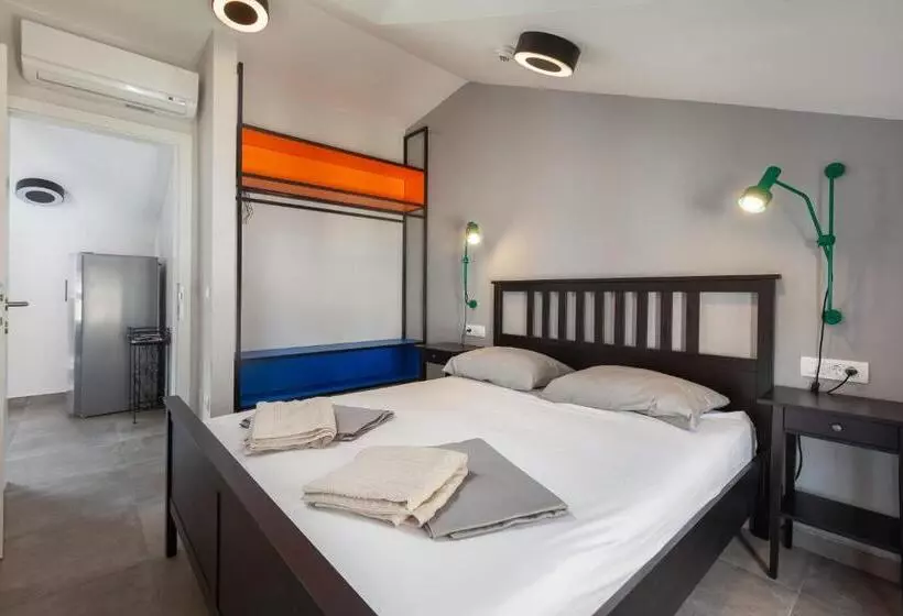 Deluxe-huone Parveke, Subtub Hostel Makarska