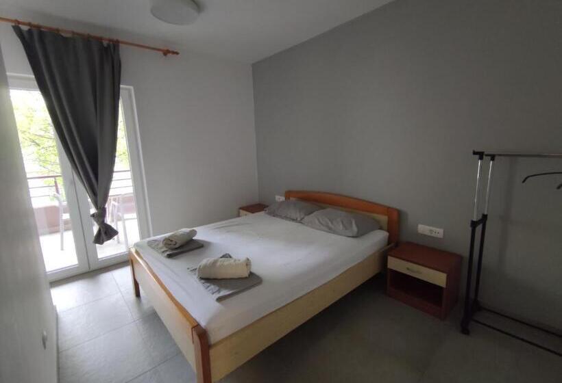 Номер Стандарт, Subtub Hostel Makarska