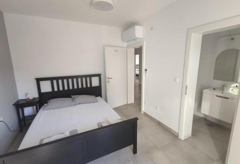 Номер Стандарт, Subtub Hostel Makarska