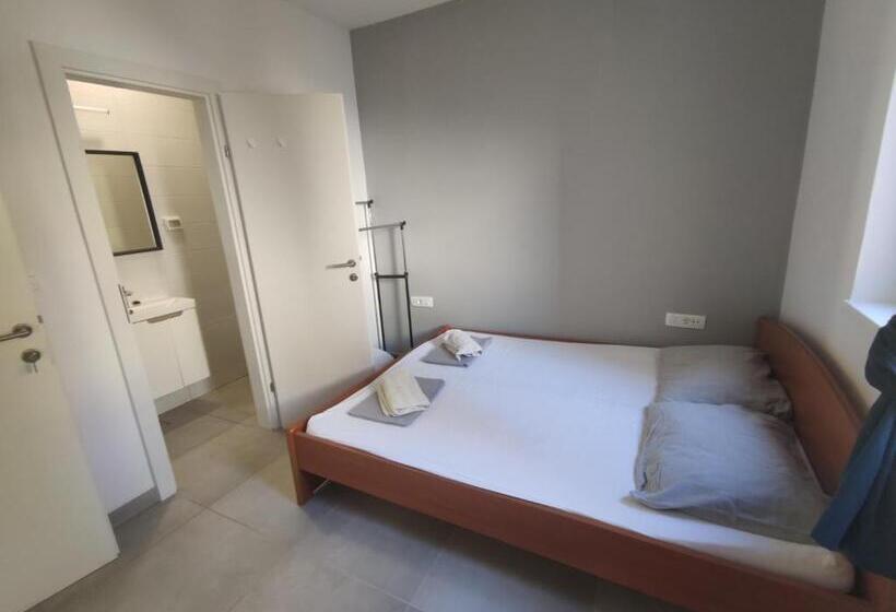 غرفة قياسية, Subtub Hostel Makarska