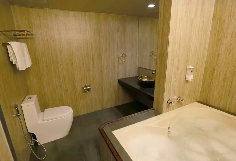 Sviitti, Ava Malate