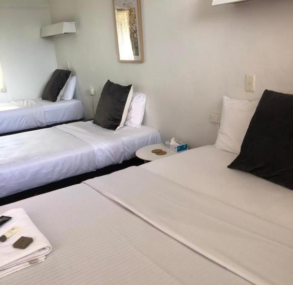 חדר אקזקיוטיב, Ben Hall Motor Inn