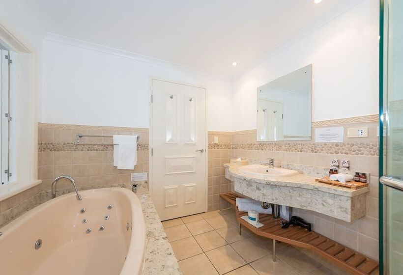 סטודיו פרמיום, Harrington River Lodge