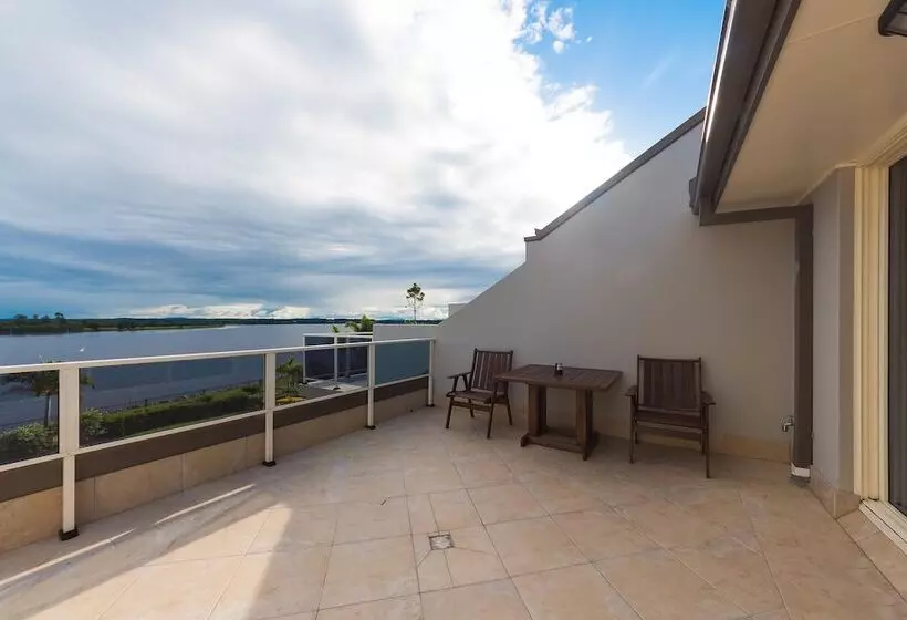 プレミアムスタジオ, Harrington River Lodge