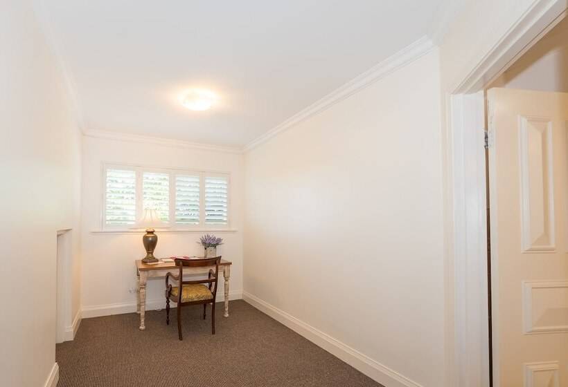 סטודיו פרמיום, Harrington River Lodge