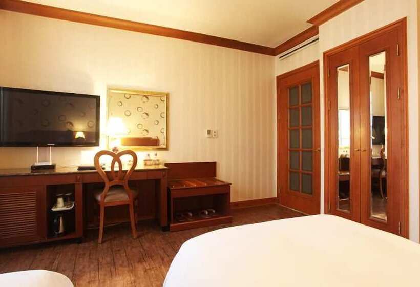 Quarto Estandar, Karak Tourist