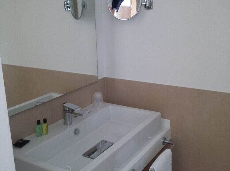 غرفة ديلوكس مطلّة علي البحر, Life Hotel Seaview & Spa