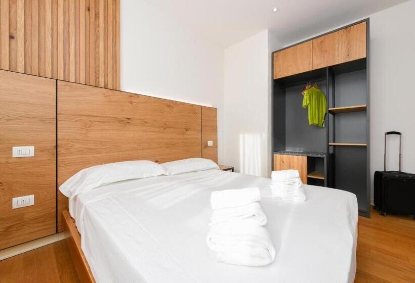 חדר משפחתי, Arya By Mauro