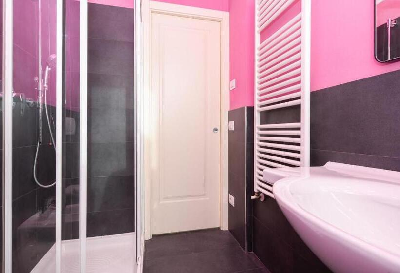 חדר משפחתי, Arya By Mauro