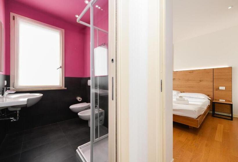 חדר משפחתי, Arya By Mauro