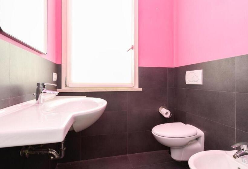 חדר משפחתי, Arya By Mauro