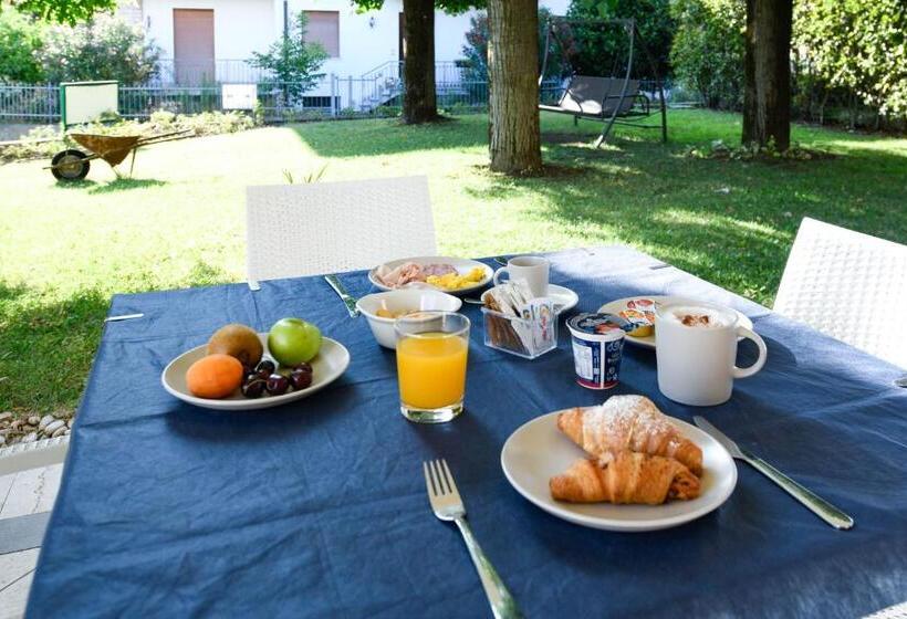 חדר פרמיום לארבעה, Arya By Mauro