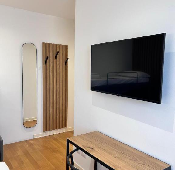 חדר פרמיום לארבעה, Arya By Mauro