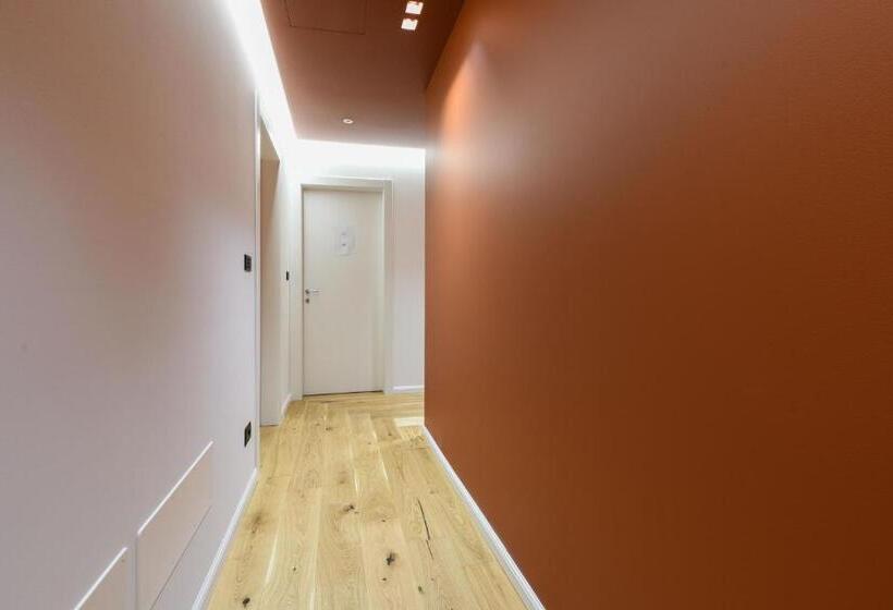 חדר סטנדרט לארבעה, Arya By Mauro