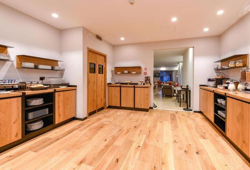 חדר סטנדרט לשלושה, Arya By Mauro