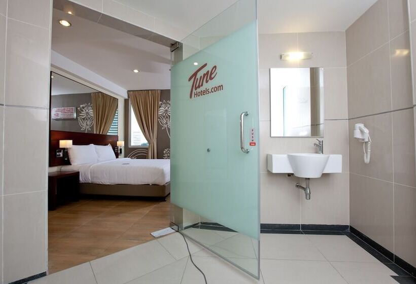 חדר סטנדרט לשלושה, Tune Hotel Georgetown Penang